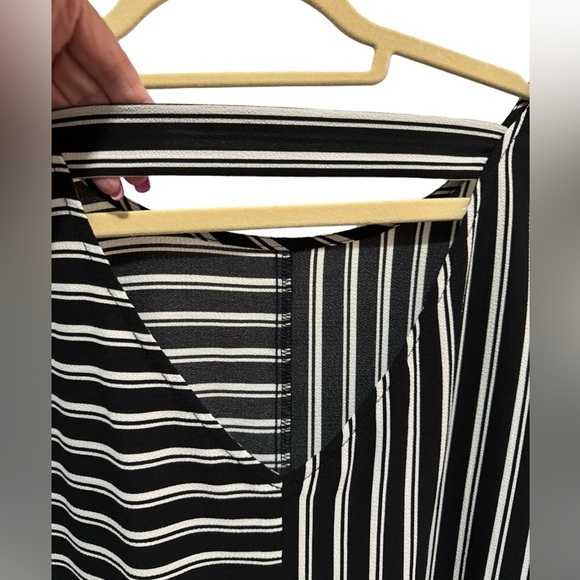 Apt 9 - Black and white Dolman Sleeve Blouse - Size L - Picture 4 of 6